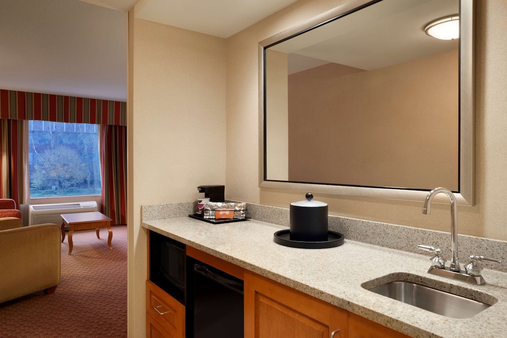 Hampton Inn & Suites Hartford East Hartford - photo 5