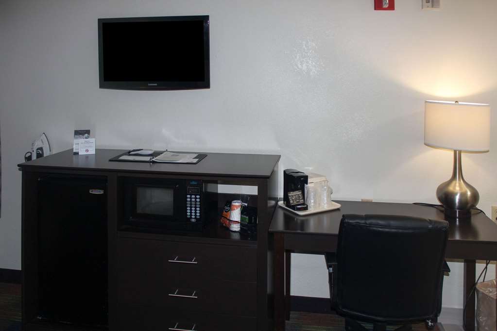 Quality Inn North Vernon near Hwy 50 - photo 8
