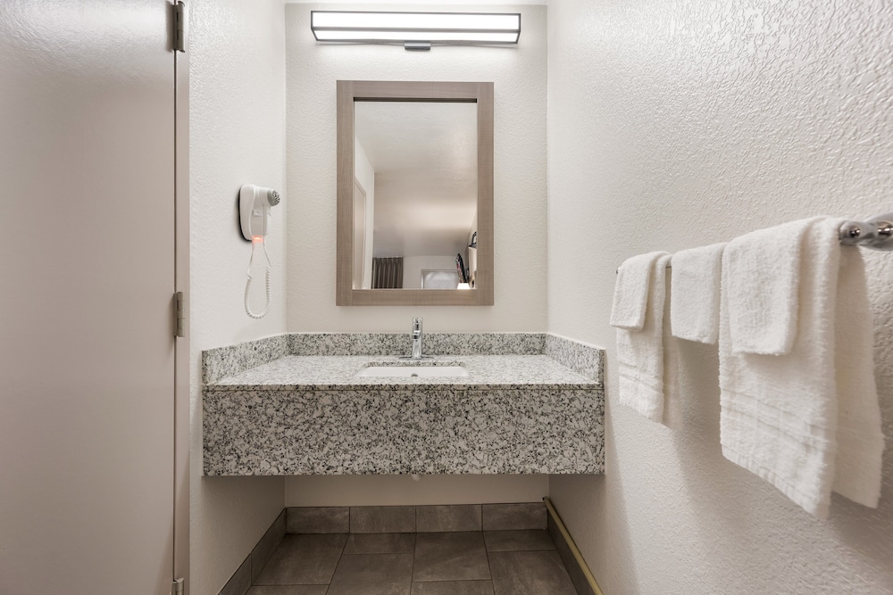 Red Roof Inn Birmingham South - photo 18