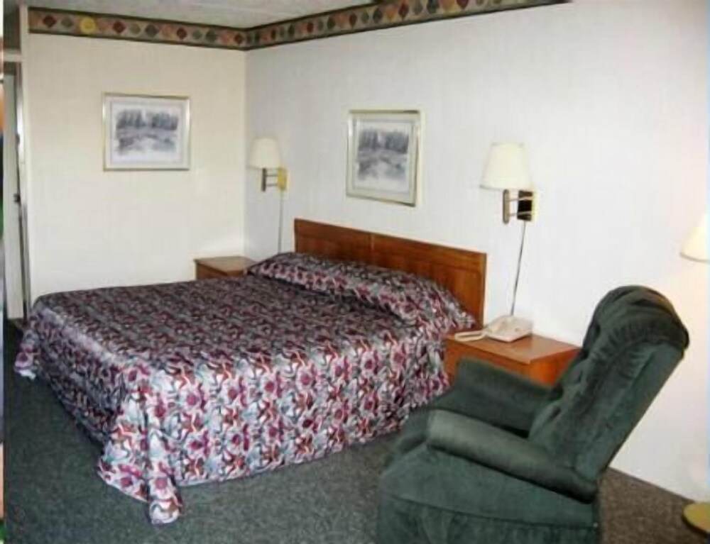 Mariann Travel Inn Scottsburg - photo 8