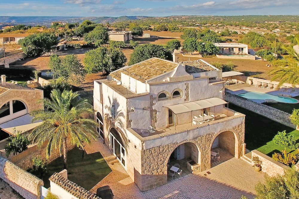 Villa Sorbo — 4-Star Luxury Hotel in Scicli, Italy
