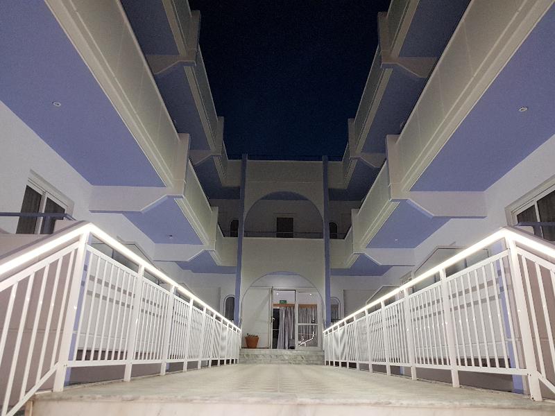 Pyrgos Hotel Apartments — hotel in Kremasti