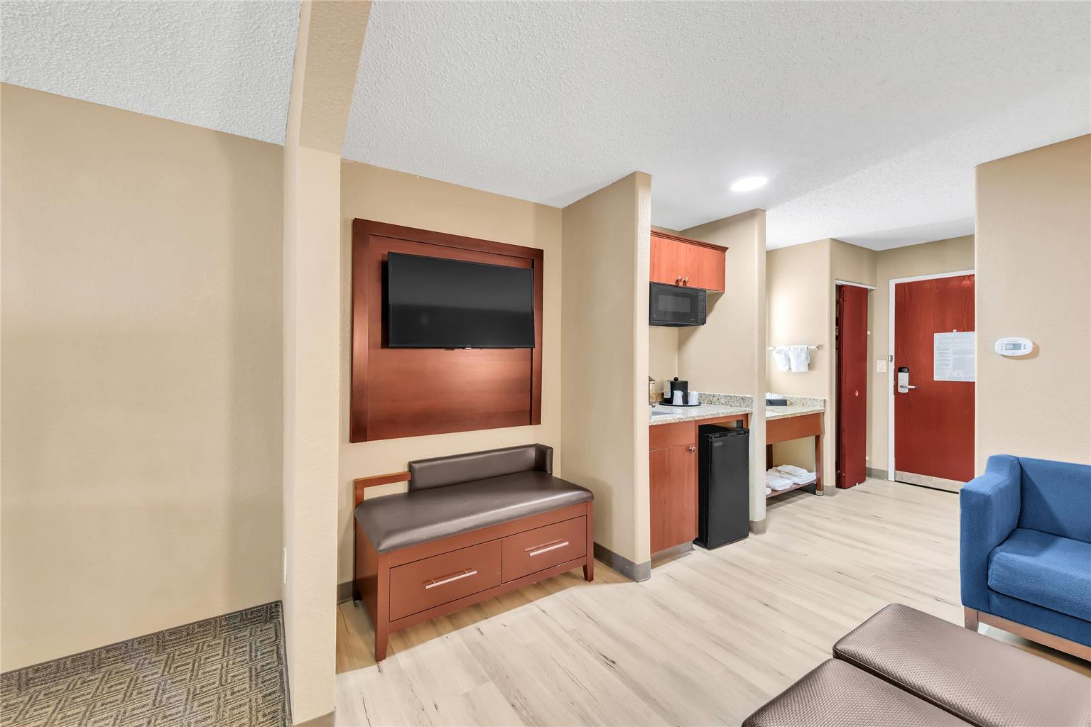 Comfort Suites Lakewood Denver - photo 40