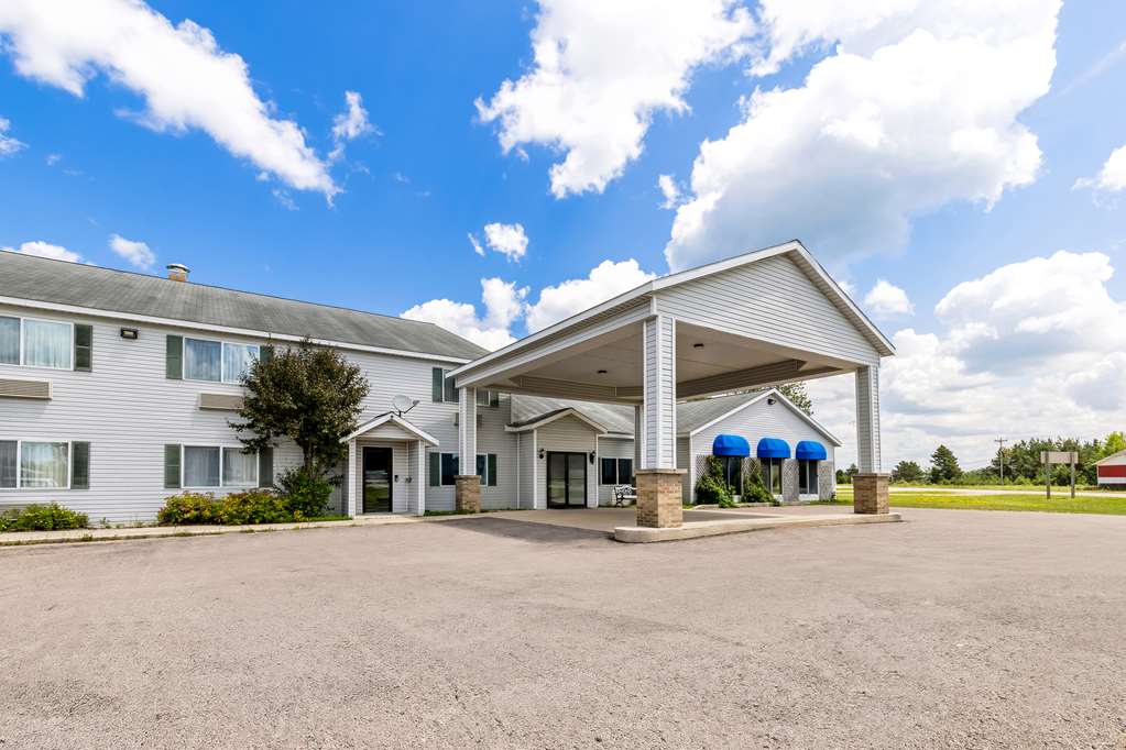 Americas Best Value Inn Tahquamenon Country - photo 2