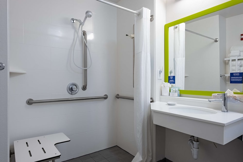 Hampton Inn Richfield - photo 15
