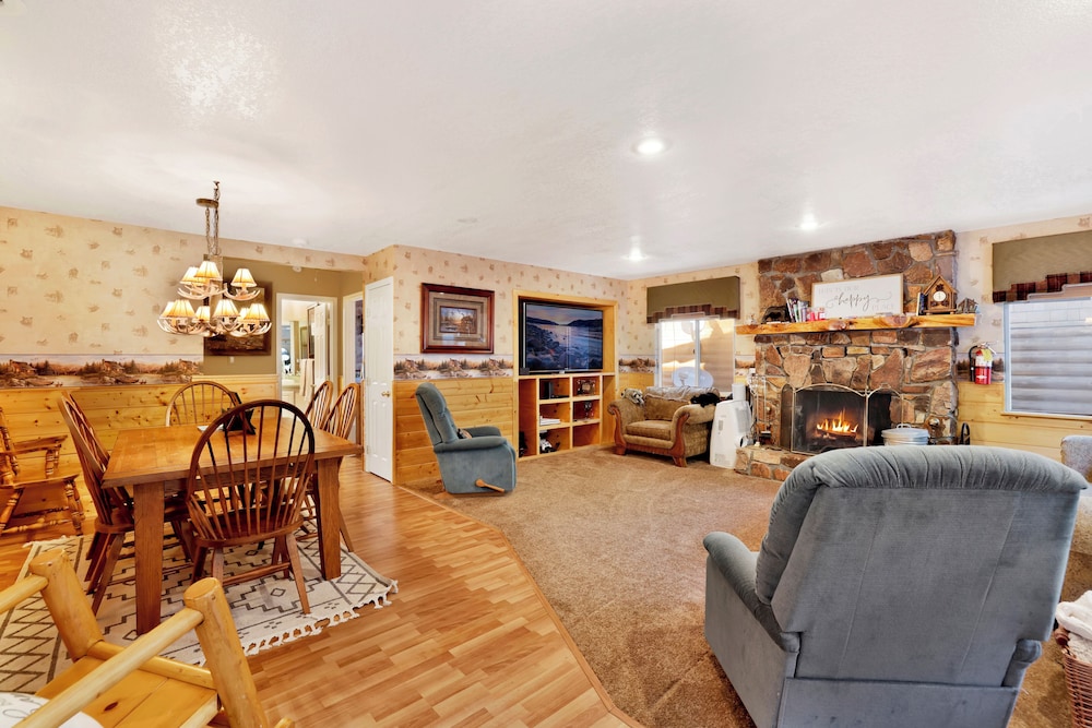 BIG Bear Happy Place #2421 in Big Bear Lake, United States