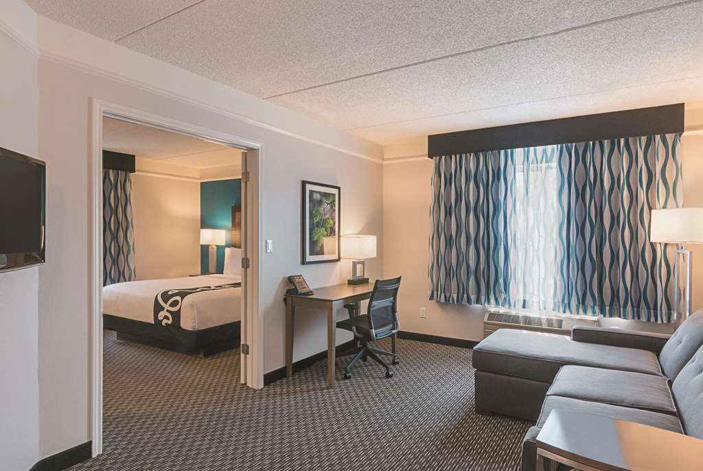 La Quinta Inn & Suites by Wyndham Orlando UCF - photo 38