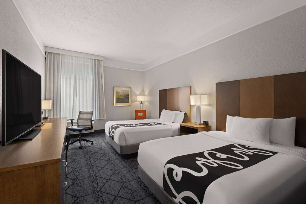 La Quinta Inn and Suites by Wyndham at WaTiki Waterpark - photo 24