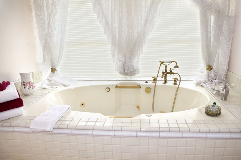 Barretta Gardens Inn - photo 29