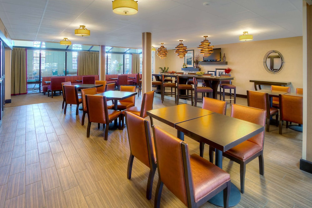 Hampton Inn Russellville - photo 45