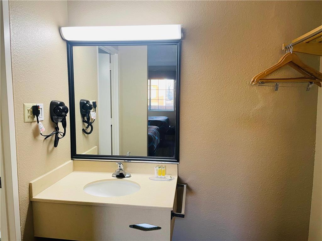 Super 8 by Wyndham Gloucester - photo 23