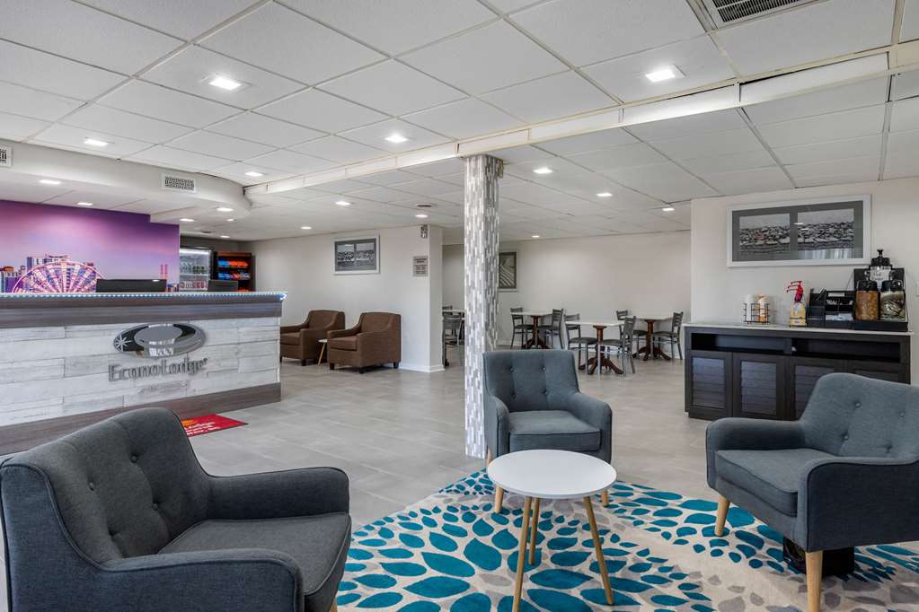 Econo Lodge at the University - photo 8