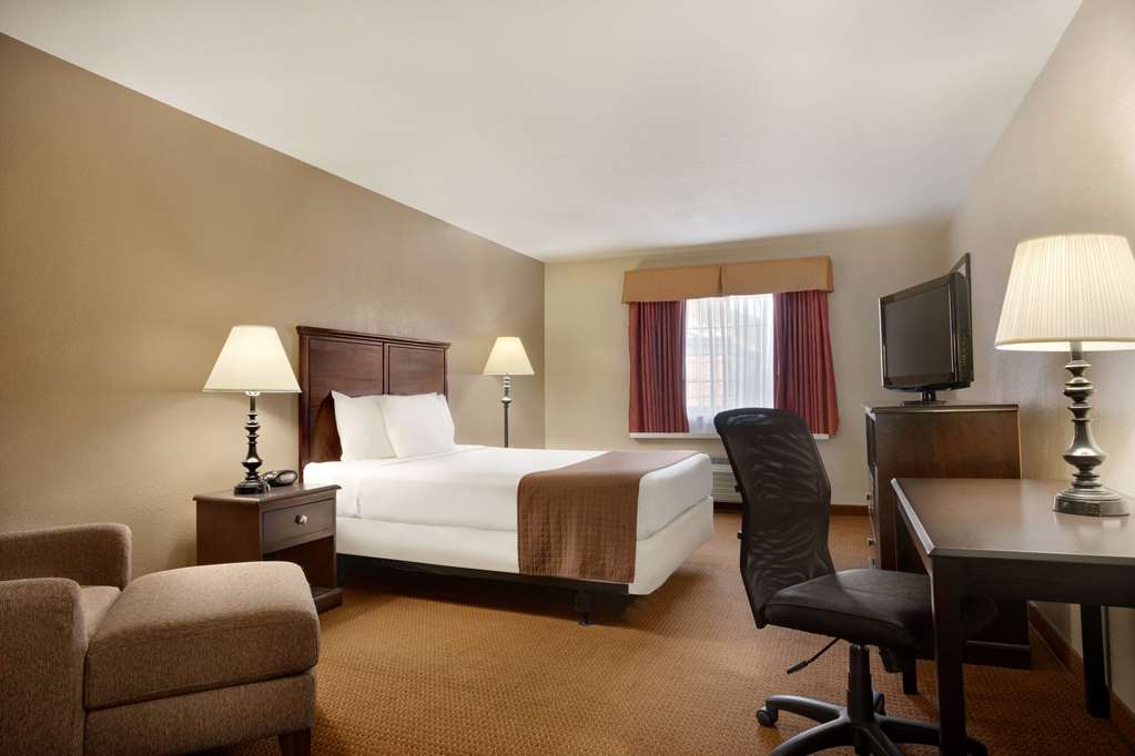 Baymont by Wyndham Kansas City KU Medical Center - photo 7