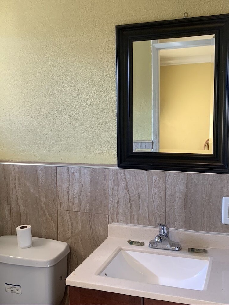 Carlton Motel - photo 14