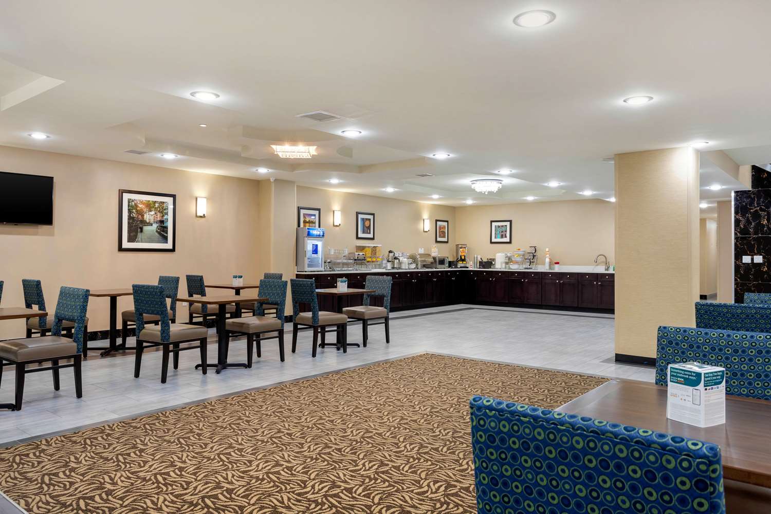 Comfort Inn and Suites Near JFK Air Train - photo 3