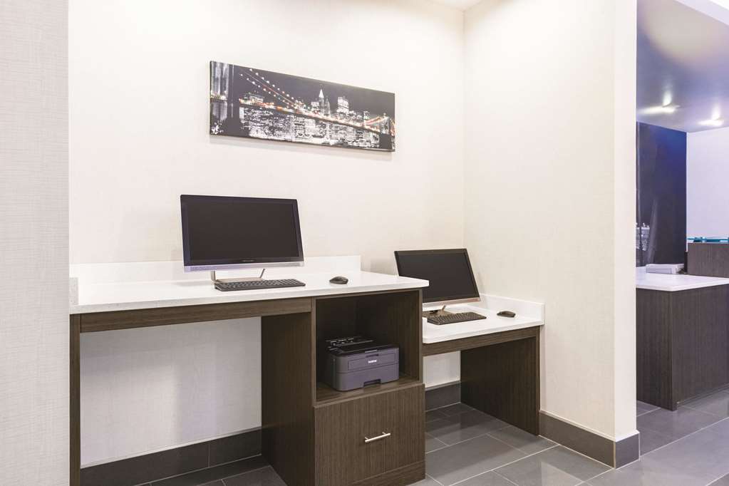 La Quinta Inn & Suites by Wyndham Cleveland TN - photo 33