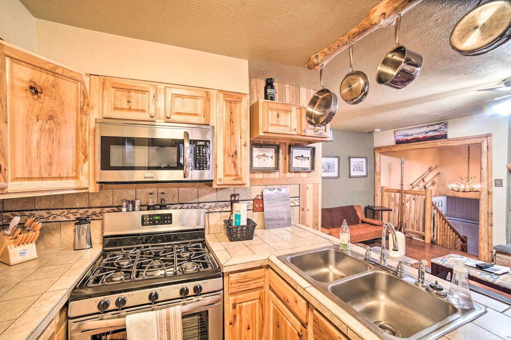 Rustic Condo w Patio: Walk to Angel Fire Resort - photo 8