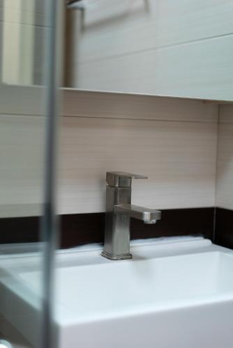 Sea Tower Apart 12