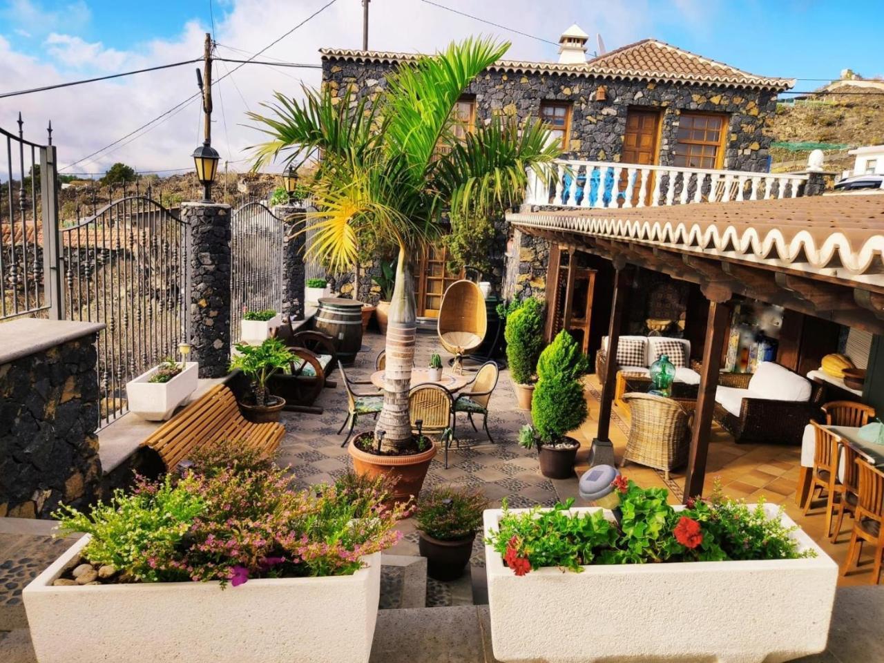 Casa el Limonero — 4-Star Luxury Hotel in Los Llanos De Aridane, Spain