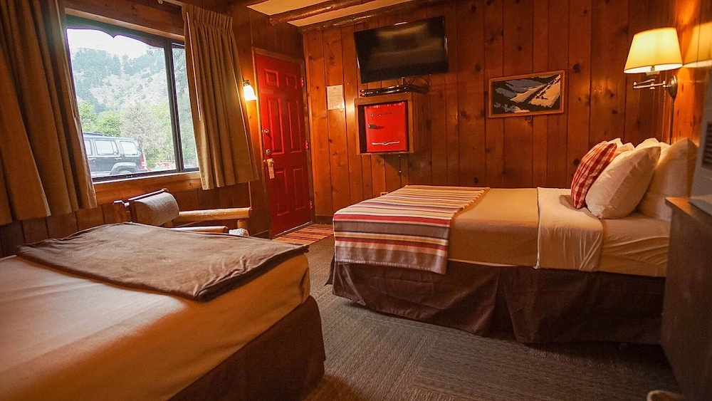 Foot of the Mountain Motel - photo 9