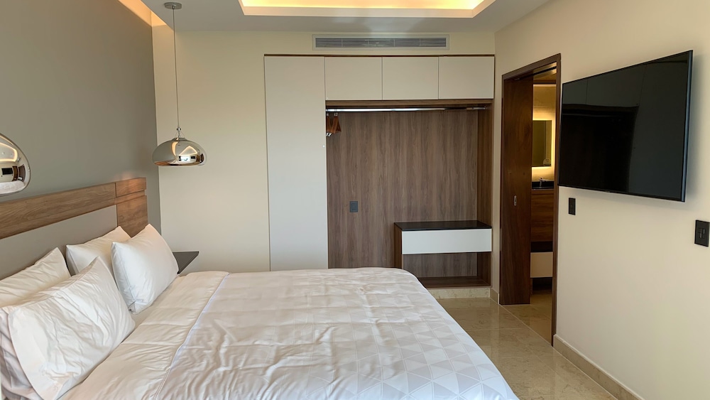 Holiday Inn & Suites Puerto Vallarta Marina & Golf by IHG
