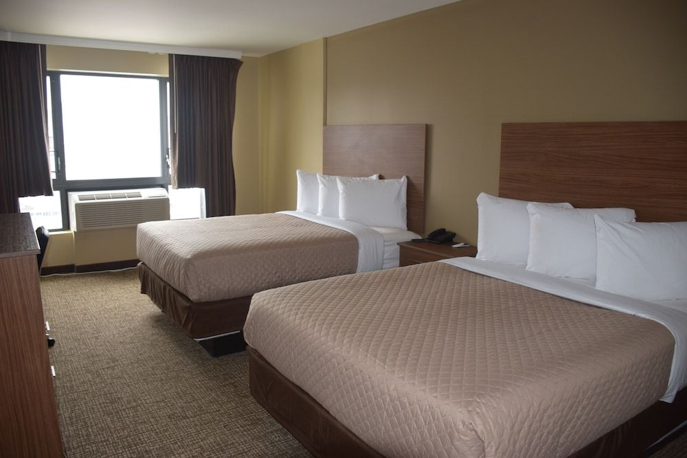 Astoria Delancy Inn and Suites - photo 13