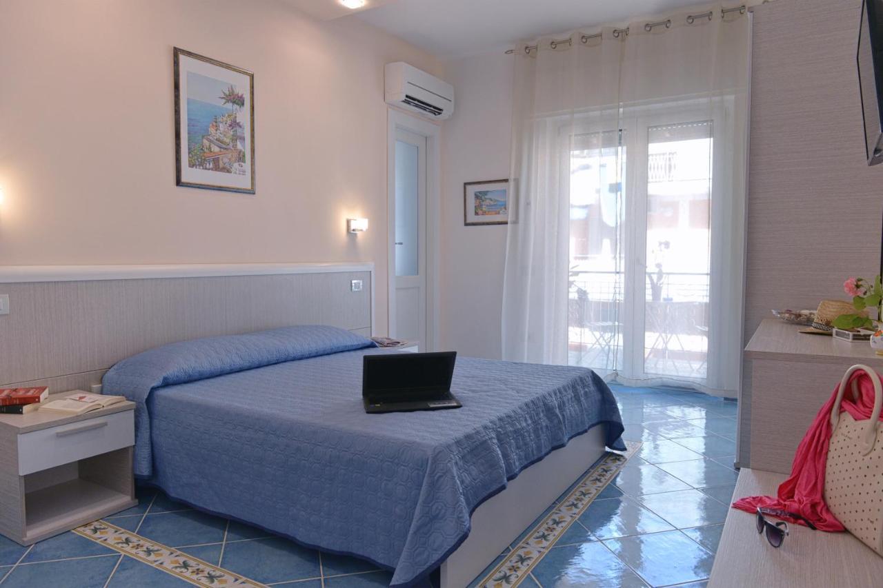 Elegant Apartment in Maiori 65m Balcony — 4-Star Luxury Hotel in Maiori, Italy