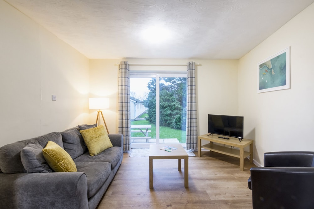 Chalet 11 at Landscove Holiday Park — 4-Star Luxury Hotel in Brixham, United Kingdom
