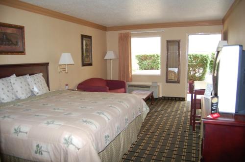 Executive Inn and Suites Springdale - photo 14
