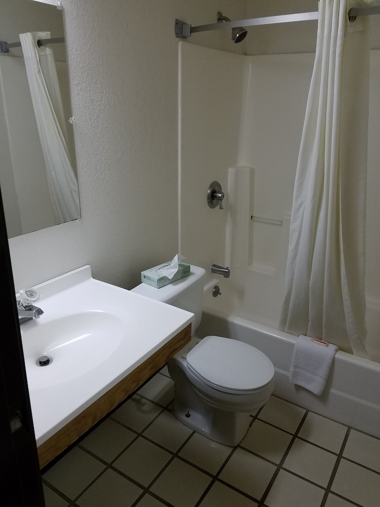 Auburn Inn - photo 15