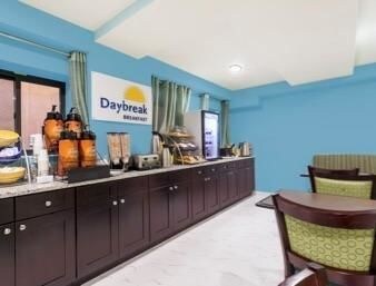 Days Inn & Suites by Wyndham Jamaica JFK Airport - photo 15