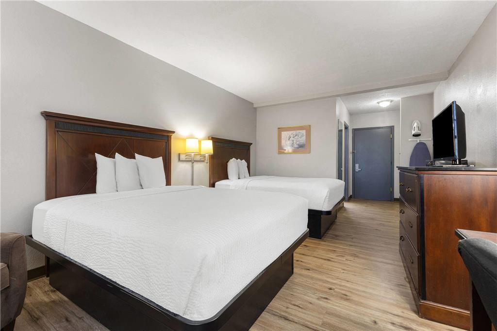 Days Inn by Wyndham Madisonville - photo 22