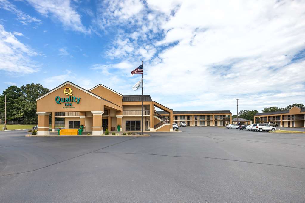 Quality Inn Paris in Paris, United States