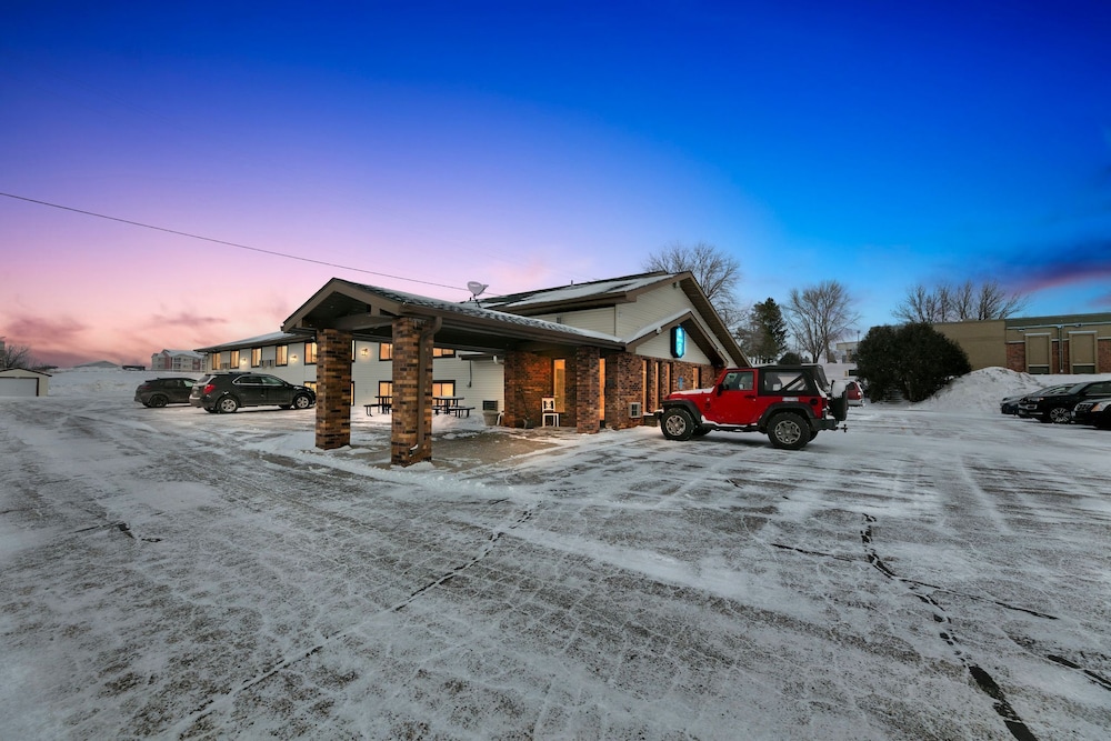 Hotel 8 Fergus Falls - photo 36