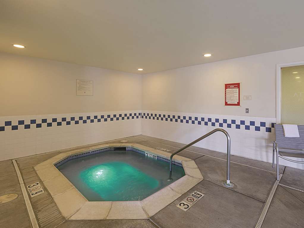 La Quinta Inn & Suites by Wyndham Central Point Medford - photo 12