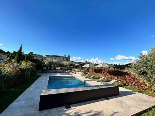 Les Cachots - carbon neutral hotel in Roussillon