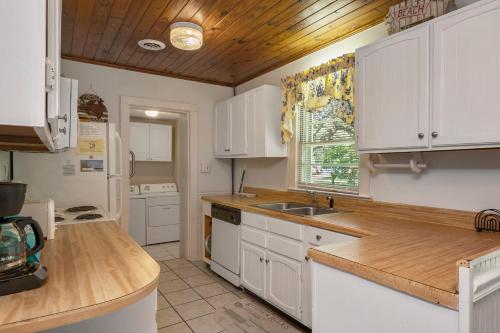 Papas Place by Oak Island Accommodations - photo 32