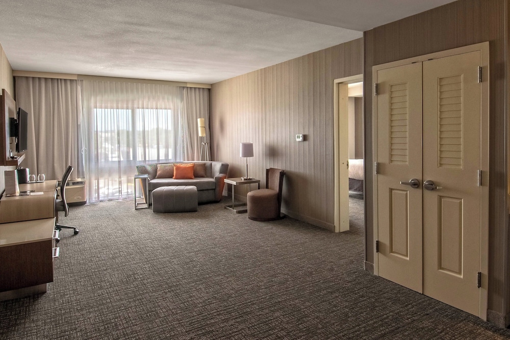 Courtyard Westbury Long Island - photo 15