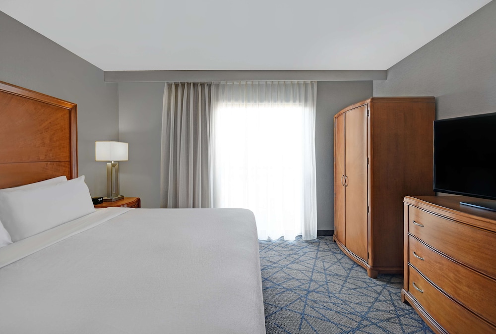 Embassy Suites by Hilton Detroit Livonia Novi - photo 14