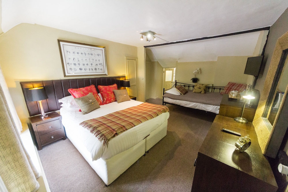 Hambro Arms — 4-Star Luxury Hotel in Blandford Forum, United Kingdom