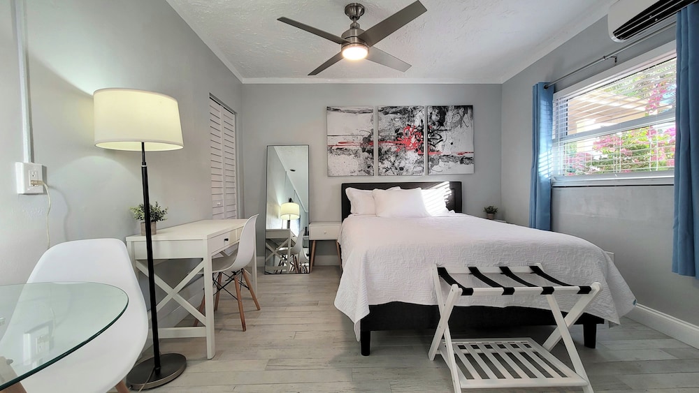 Barefoot Mailman Inn & Suites - photo 30