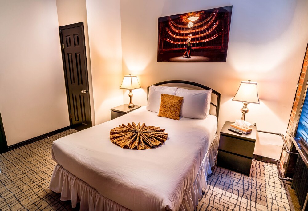 Royal Park Hotel and Hostel - photo 17