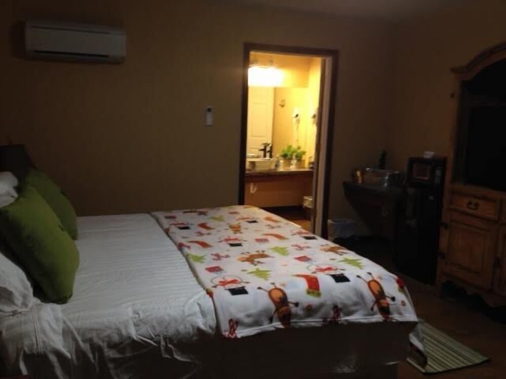 Hh Creek Inn - photo 13