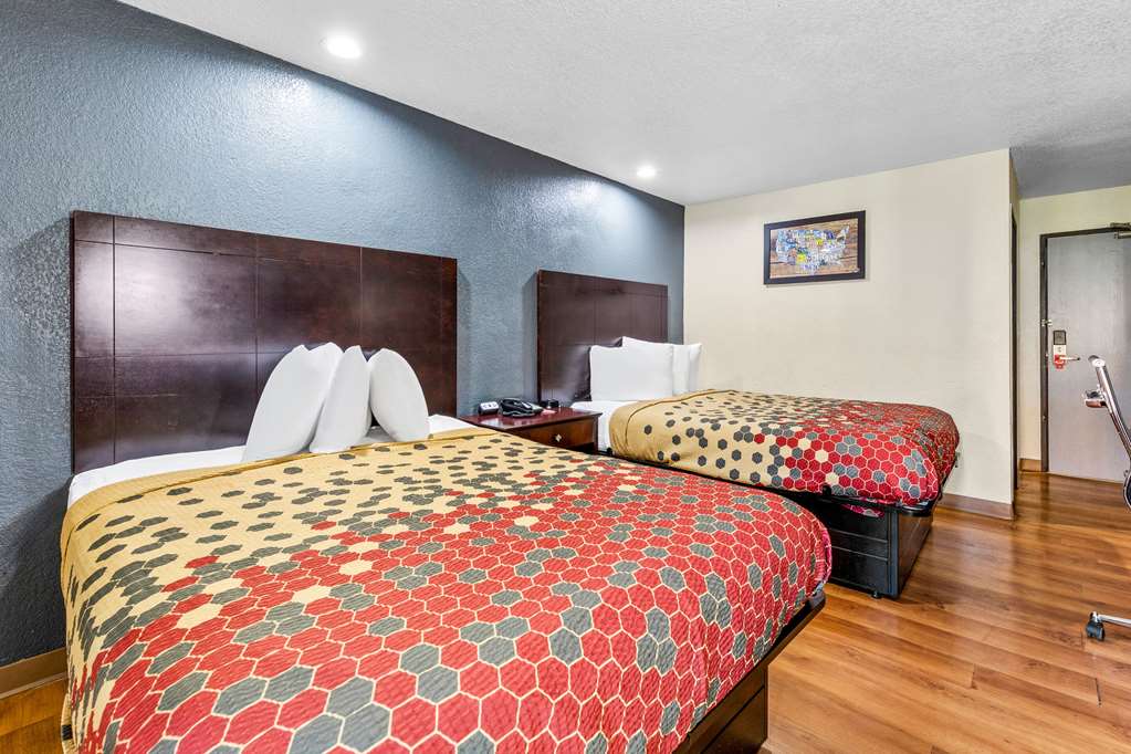 Econo Lodge Akron Copley Northwest - photo 11