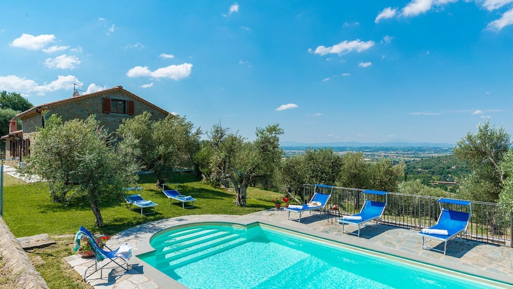 Villa Fabi 6&2 Emma Villas — 4-Star Luxury Hotel in Cortona, Italy