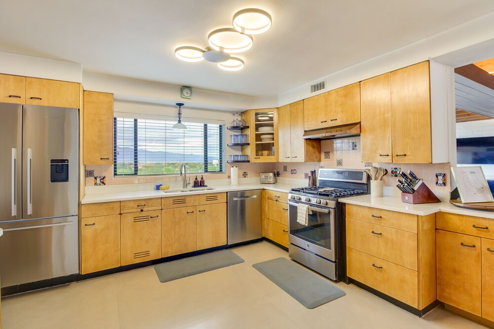 Hollywood Hills of Tucson: 20 Acres Pool Hot Tub in Tucson, United States