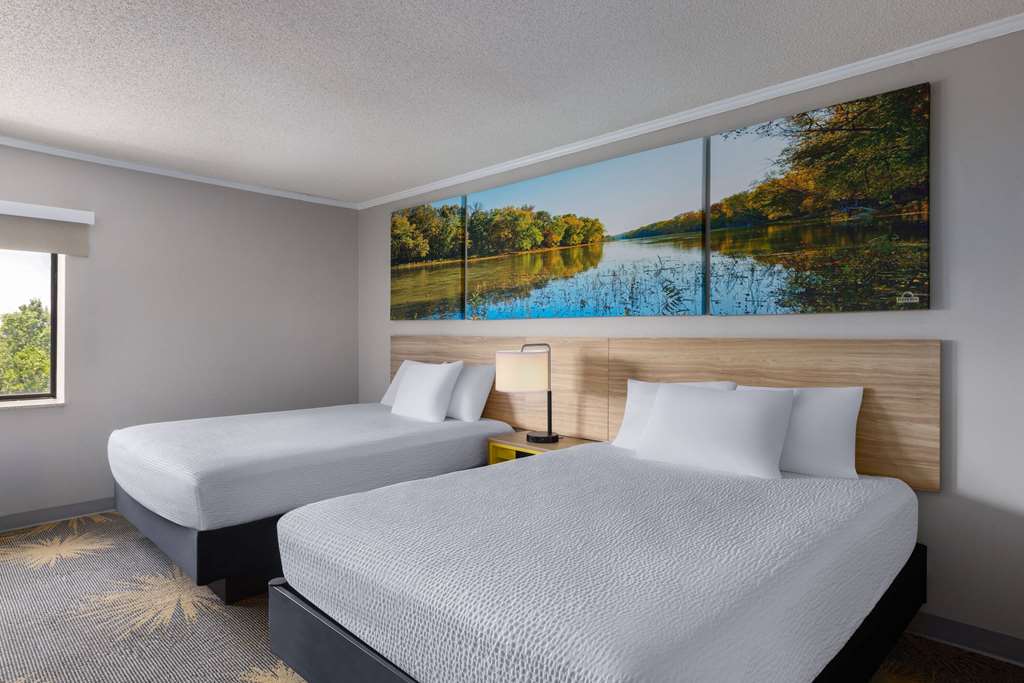 Days Inn & Suites by Wyndham Kansas City South - photo 15