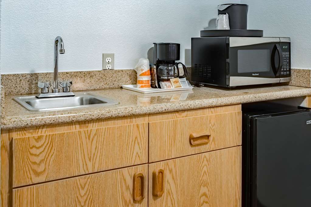 Quality Inn & Suites Vancouver North - photo 17