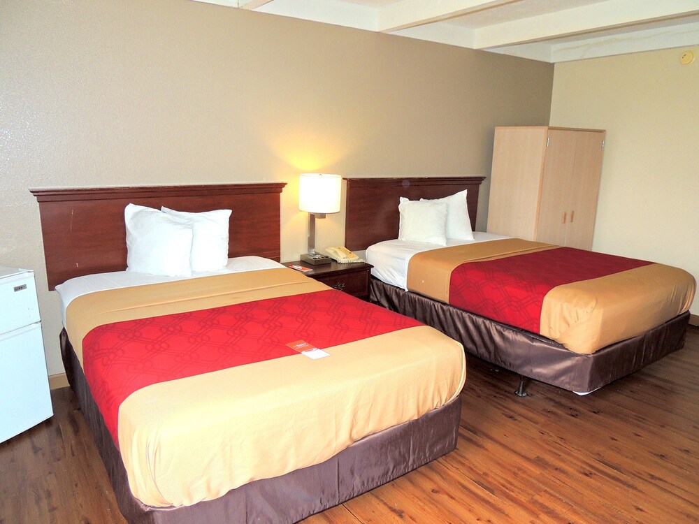 Econo Lodge Wickliffe Cleveland East - photo 10