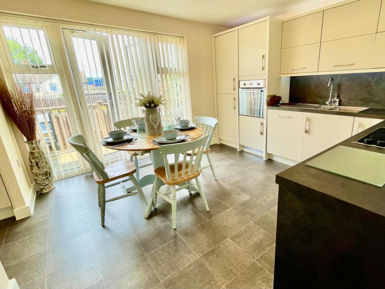 Luxurious Beach House with Spectacular Sea Views — 4-Star Luxury Hotel in Felixstowe, United Kingdom